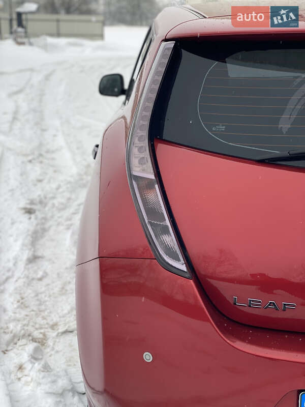 Хэтчбек Nissan Leaf 2013 в Бурштыне