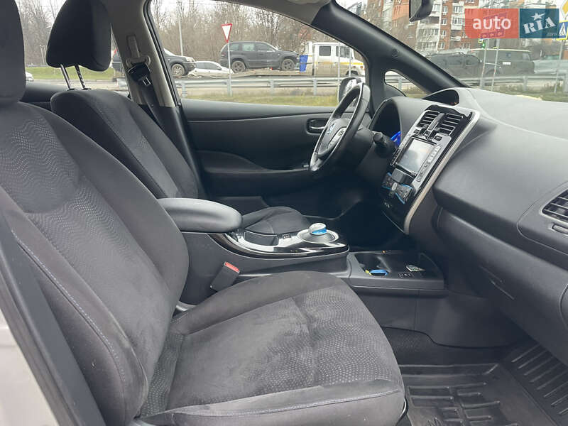 Хэтчбек Nissan Leaf 2013 в Полтаве