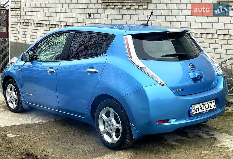 Хэтчбек Nissan Leaf 2012 в Балте