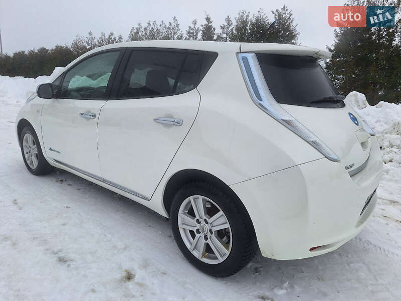Хэтчбек Nissan Leaf 2013 в Городке