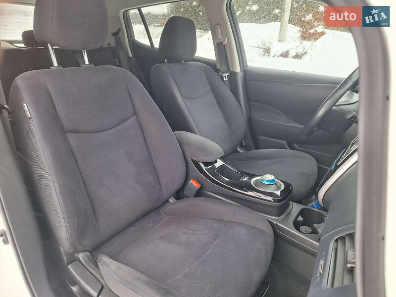 Хэтчбек Nissan Leaf 2013 в Городке