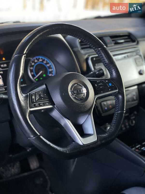 Хэтчбек Nissan Leaf 2018 в Бурштыне