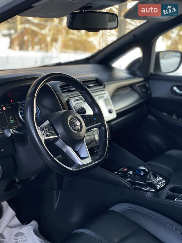 Хэтчбек Nissan Leaf 2018 в Бурштыне