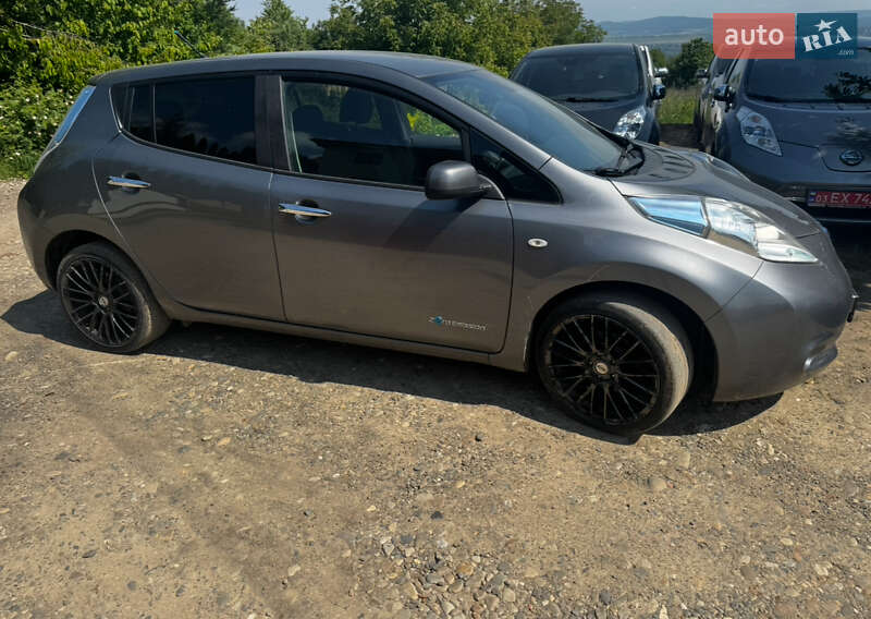 Хэтчбек Nissan Leaf 2013 в Черновцах