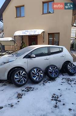 Хетчбек Nissan Leaf 2016 в Рівному