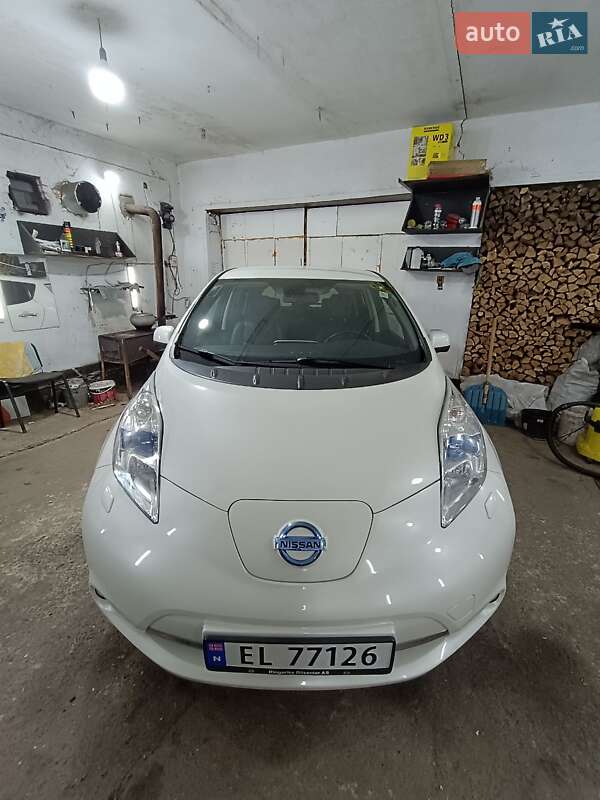 Хэтчбек Nissan Leaf 2016 в Ровно