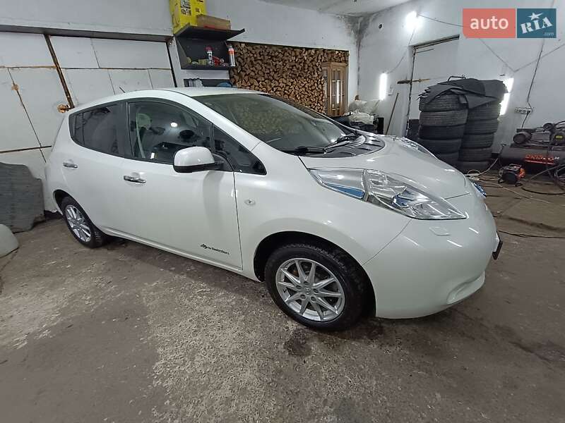 Хэтчбек Nissan Leaf 2016 в Ровно