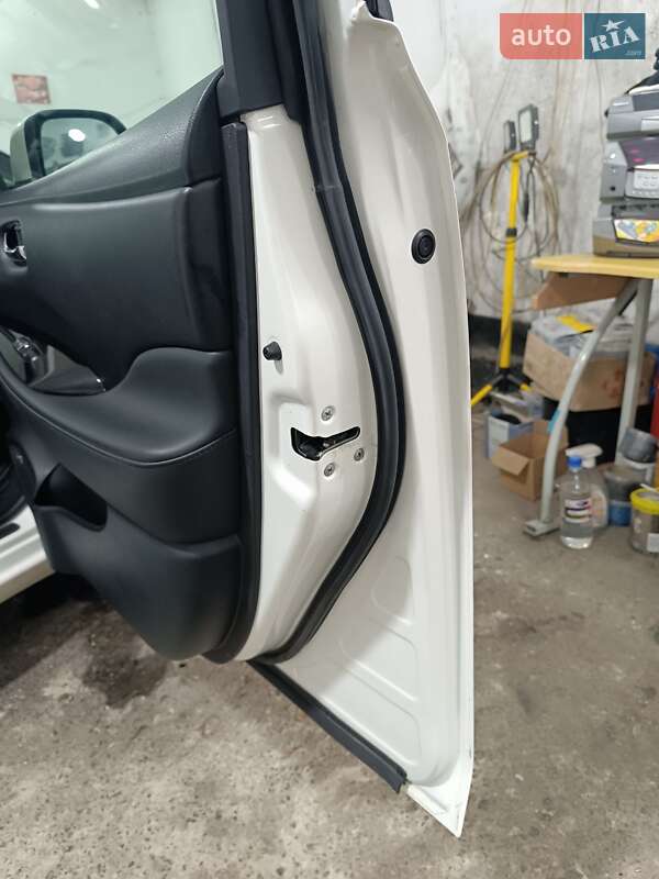 Хэтчбек Nissan Leaf 2016 в Ровно