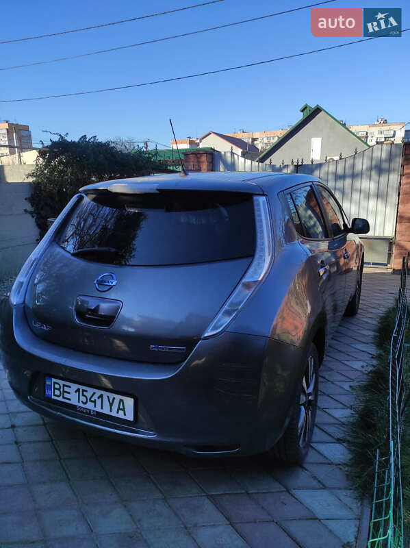 Хэтчбек Nissan Leaf 2015 в Николаеве