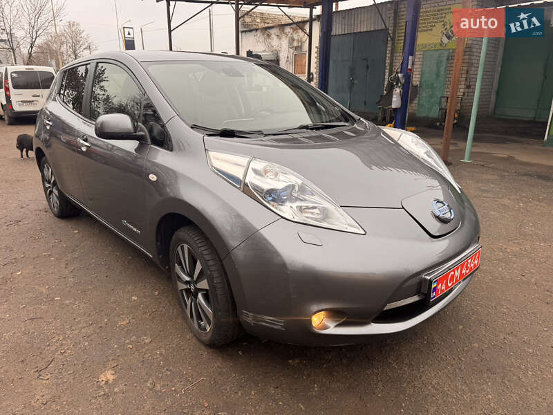 Хэтчбек Nissan Leaf 2015 в Николаеве