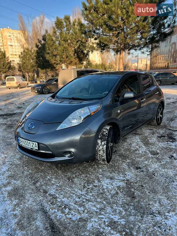 Хэтчбек Nissan Leaf 2015 в Одессе