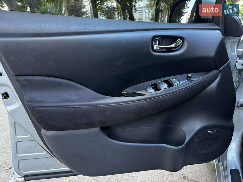 Хетчбек Nissan Leaf 2016 в Києві