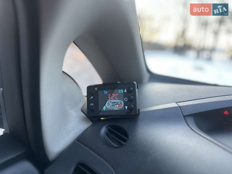 Хэтчбек Nissan Leaf 2014 в Умани