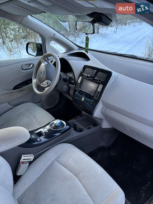 Хэтчбек Nissan Leaf 2012 в Сарнах