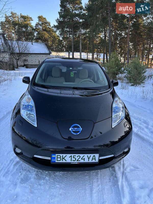 Хэтчбек Nissan Leaf 2012 в Сарнах
