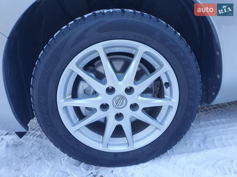 Хэтчбек Nissan Leaf 2013 в Горе фото 50 Хэтчбек Nissan Leaf 2013 в Горе