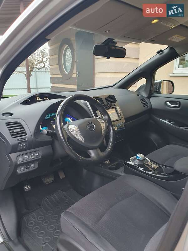 Хэтчбек Nissan Leaf 2013 в Горе фото 60 Хэтчбек Nissan Leaf 2013 в Горе