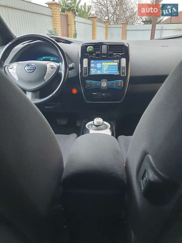 Хэтчбек Nissan Leaf 2013 в Горе фото 83 Хэтчбек Nissan Leaf 2013 в Горе