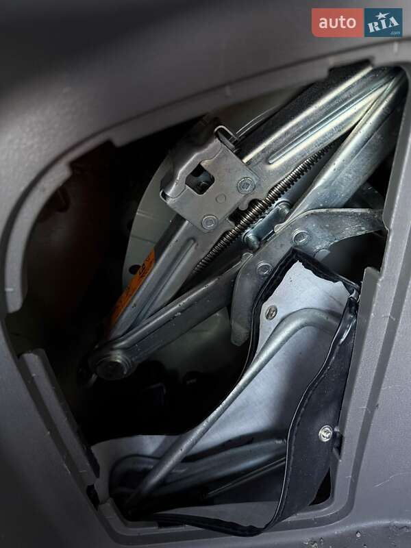 Хэтчбек Nissan Leaf 2012 в Владимире фото 59 Хэтчбек Nissan Leaf 2012 в Владимире