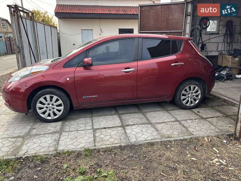 Хетчбек Nissan Leaf 2015 в Києві фото 5 Хетчбек Nissan Leaf 2015 в Києві