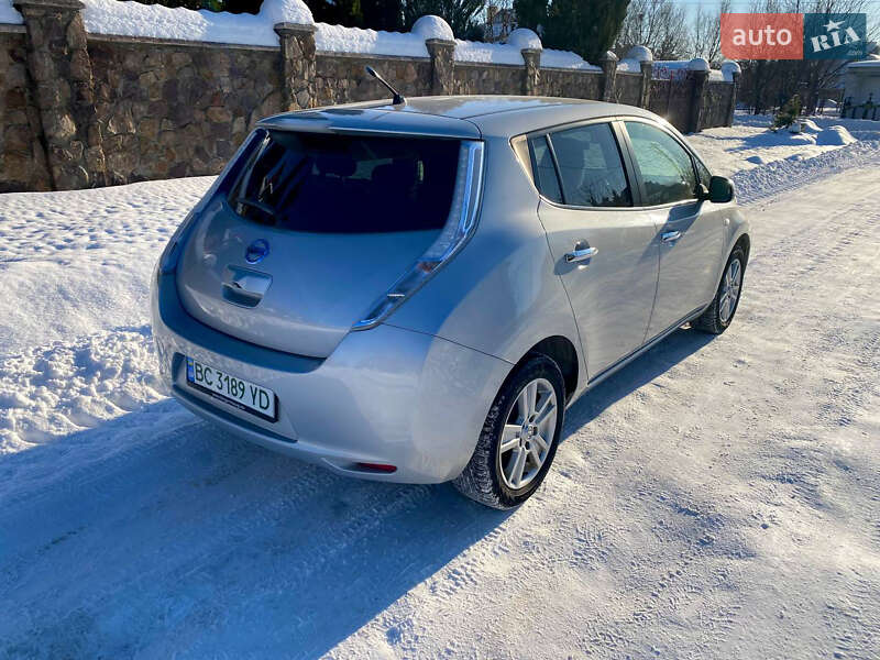 Хэтчбек Nissan Leaf 2012 в Львове