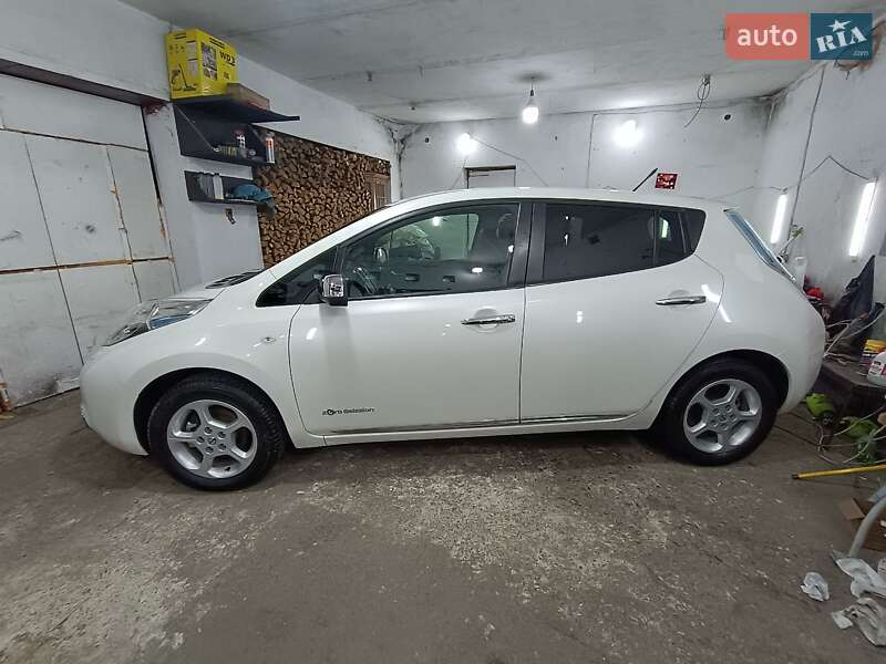 Хэтчбек Nissan Leaf 2014 в Ровно