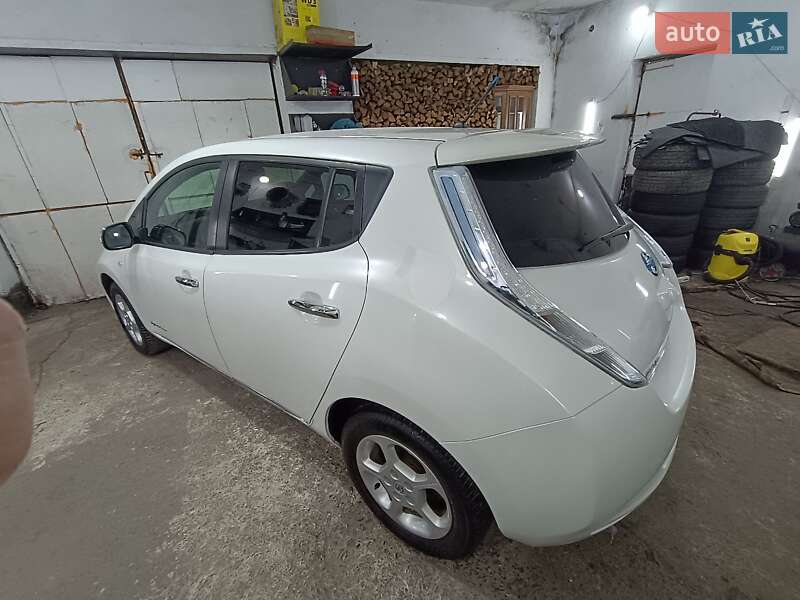Хэтчбек Nissan Leaf 2014 в Ровно