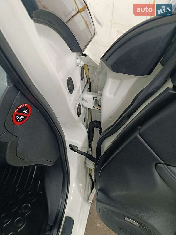 Хэтчбек Nissan Leaf 2014 в Ровно