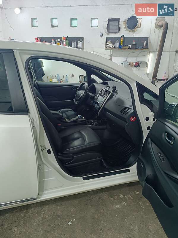 Хэтчбек Nissan Leaf 2014 в Ровно