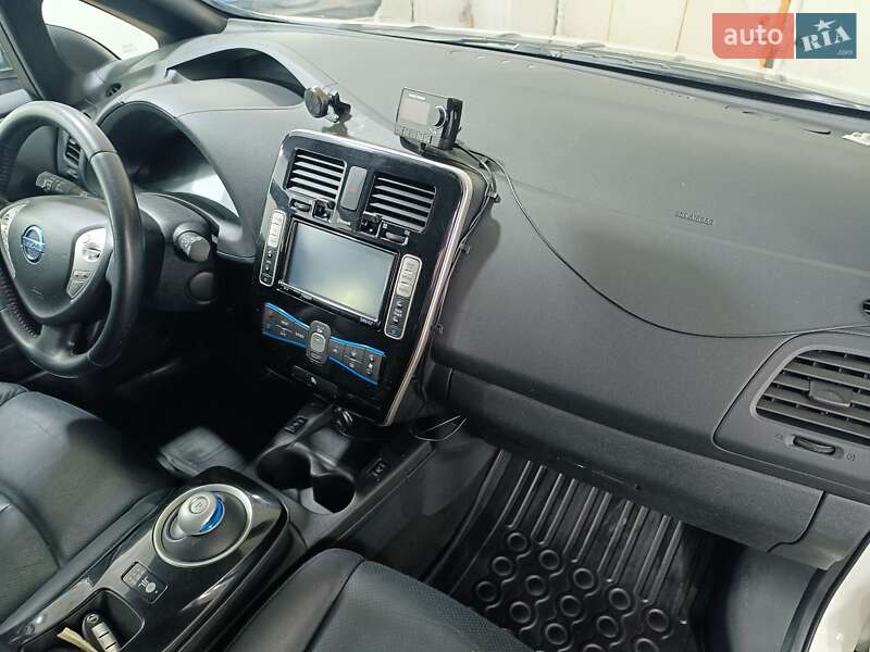 Хэтчбек Nissan Leaf 2014 в Ровно