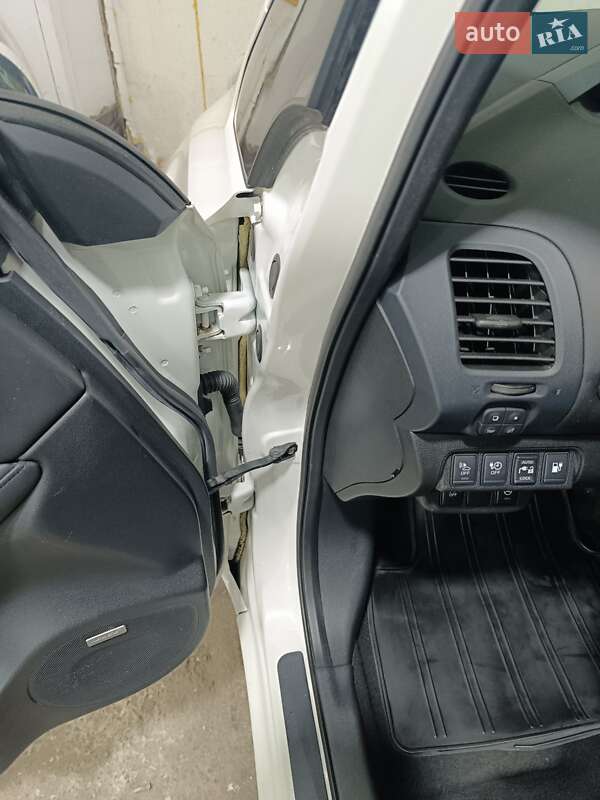 Хэтчбек Nissan Leaf 2014 в Ровно