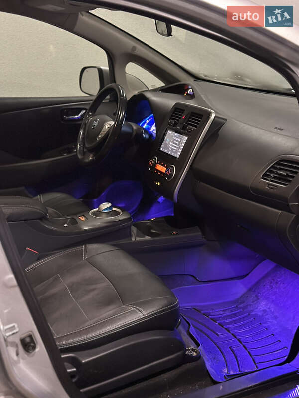 Хэтчбек Nissan Leaf 2014 в Ужгороде