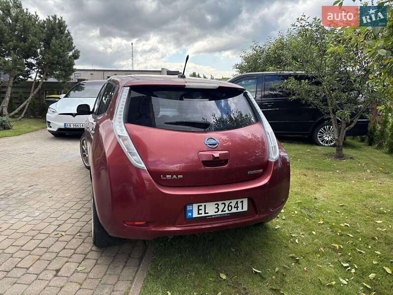 Хетчбек Nissan Leaf 2012 в Дніпрі