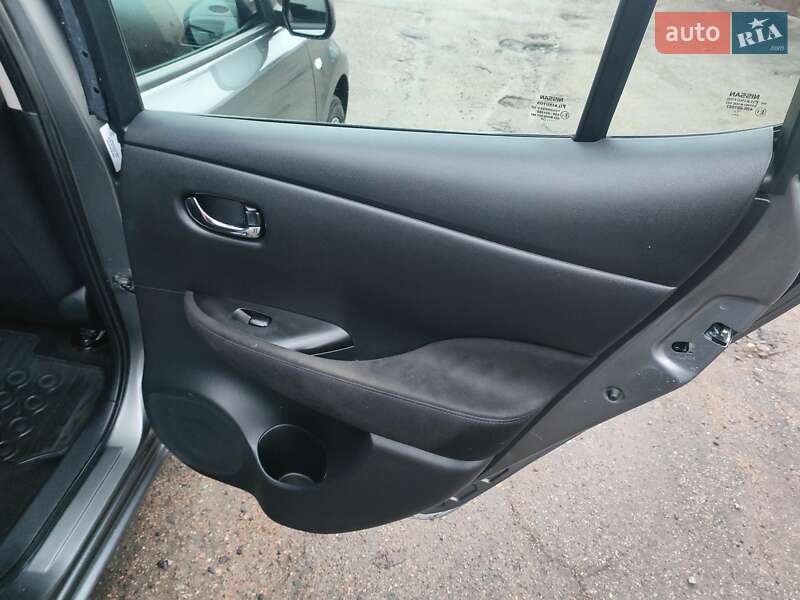 Хетчбек Nissan Leaf 2013 в Полтаві фото 13 Хетчбек Nissan Leaf 2013 в Полтаві
