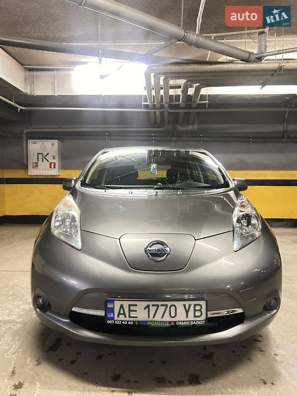 Хэтчбек Nissan Leaf 2014 в Днепре фото Хэтчбек Nissan Leaf 2014 в Днепре