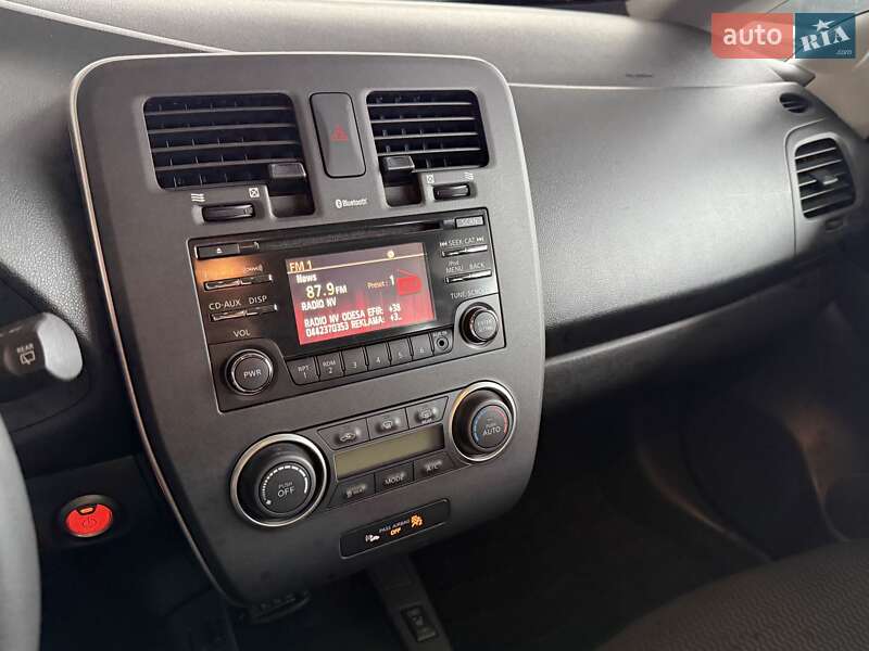 Хетчбек Nissan Leaf 2015 в Одесі