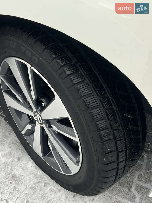 Хетчбек Nissan Leaf 2020 в Самборі