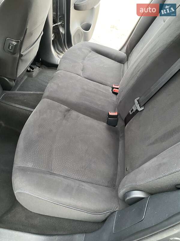 Хетчбек Nissan Leaf 2015 в Дніпрі