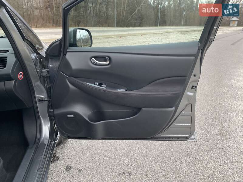 Хетчбек Nissan Leaf 2015 в Дніпрі