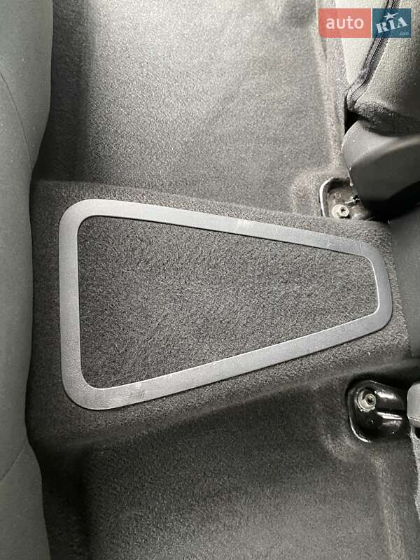 Хетчбек Nissan Leaf 2015 в Дніпрі