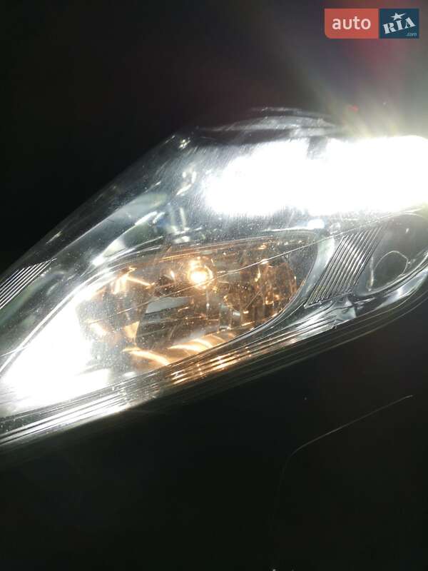 Хэтчбек Nissan Leaf 2014 в Луцке фото 5 Хэтчбек Nissan Leaf 2014 в Луцке