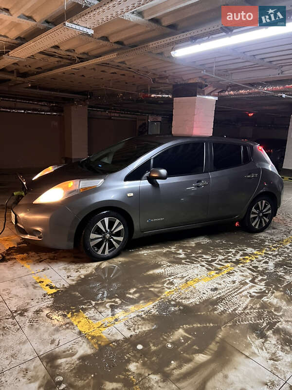 Хетчбек Nissan Leaf 2015 в Одесі