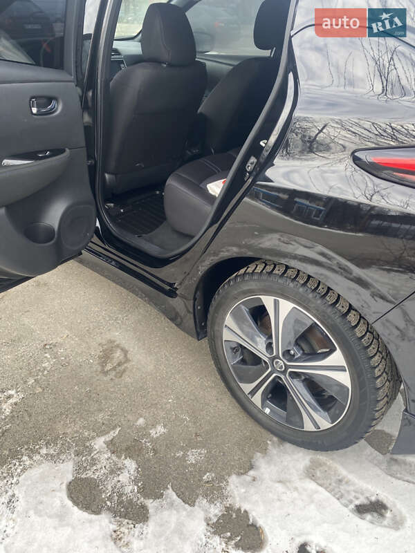 Хэтчбек Nissan Leaf 2022 в Днепре