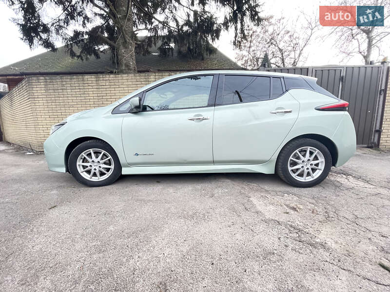 Хэтчбек Nissan Leaf 2018 в Днепре