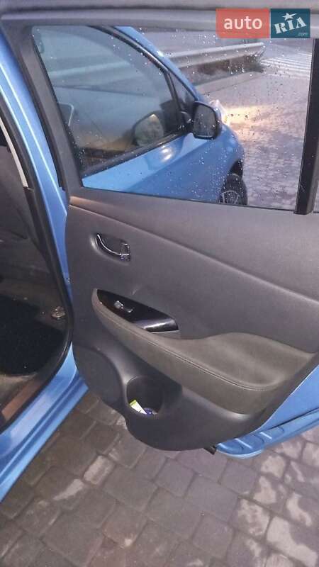 Хэтчбек Nissan Leaf 2013 в Каменец-Подольском фото 3 Хэтчбек Nissan Leaf 2013 в Каменец-Подольском