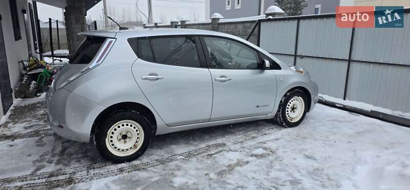 Хетчбек Nissan Leaf 2013 в Києві фото 3 Хетчбек Nissan Leaf 2013 в Києві