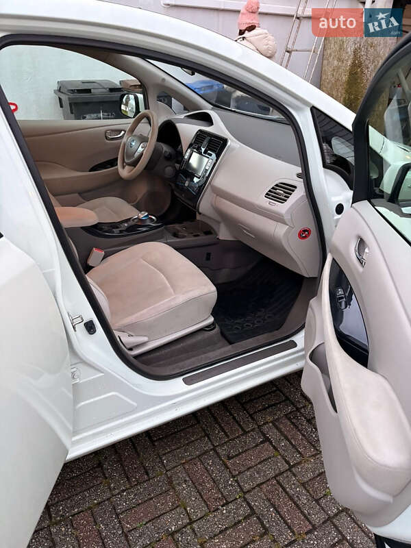 Хэтчбек Nissan Leaf 2012 в Стрые