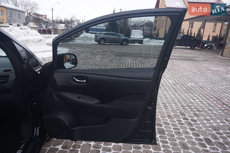 Хэтчбек Nissan Leaf 2013 в Самборе