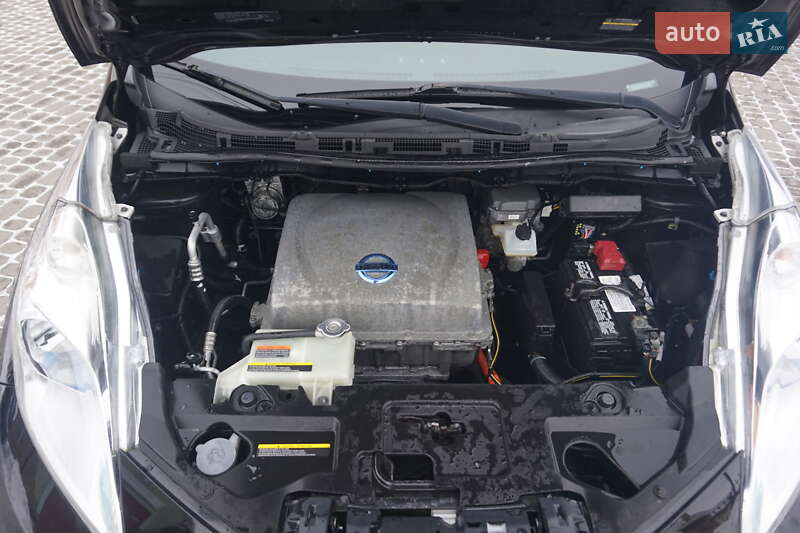 Хэтчбек Nissan Leaf 2013 в Самборе