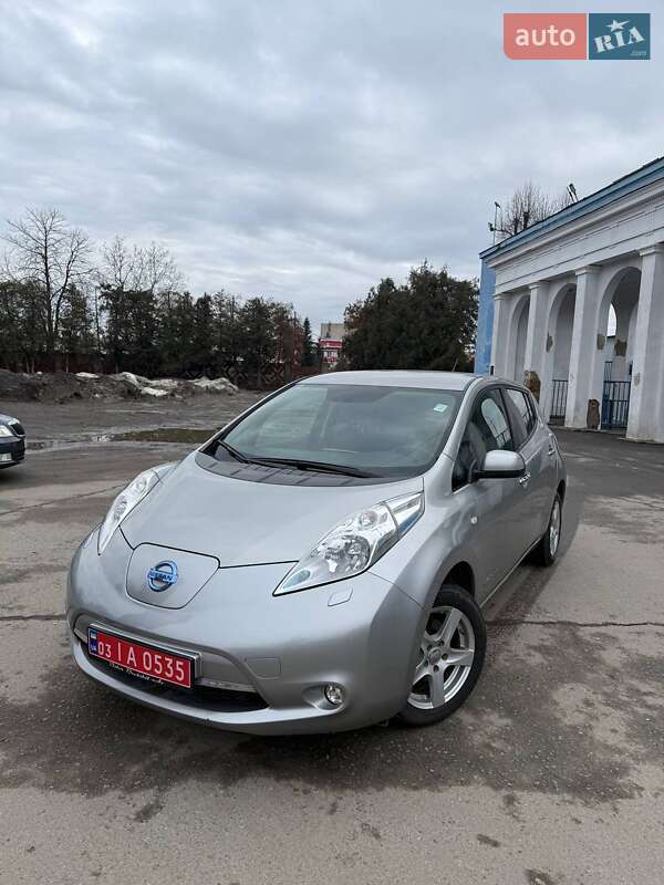 Хэтчбек Nissan Leaf 2015 в Ужгороде